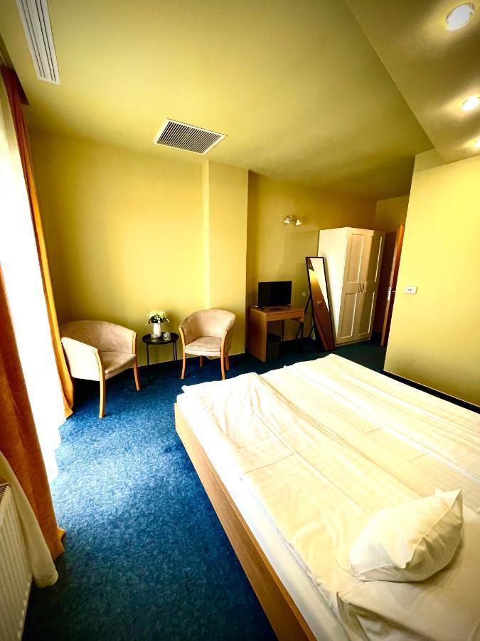 Hotel Torontal ティミショアラ エクステリア 写真