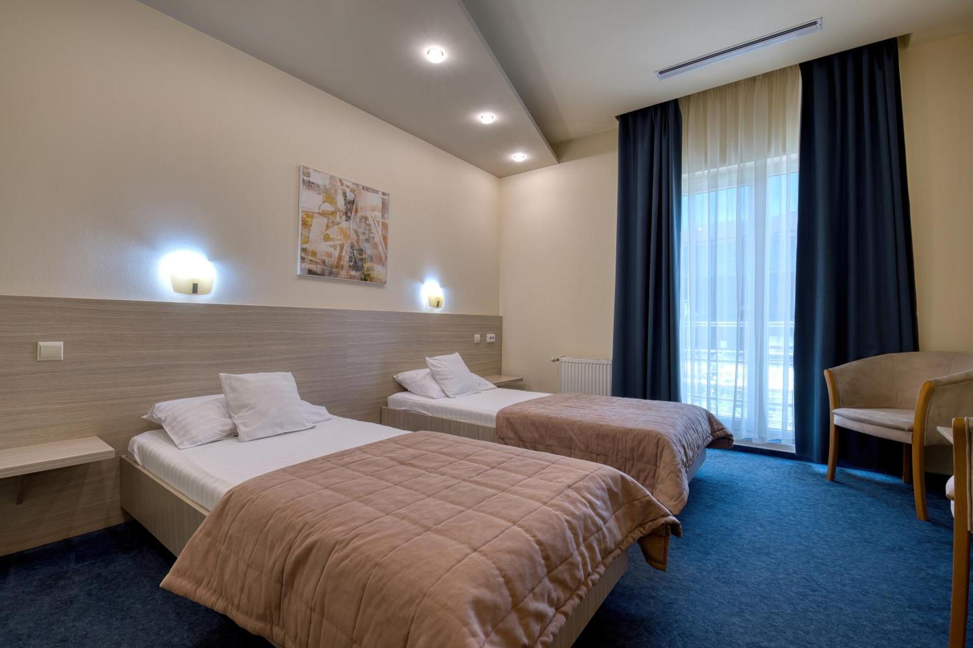Hotel Torontal ティミショアラ エクステリア 写真