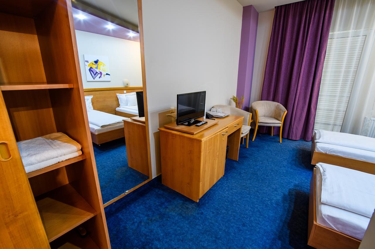 Hotel Torontal ティミショアラ エクステリア 写真